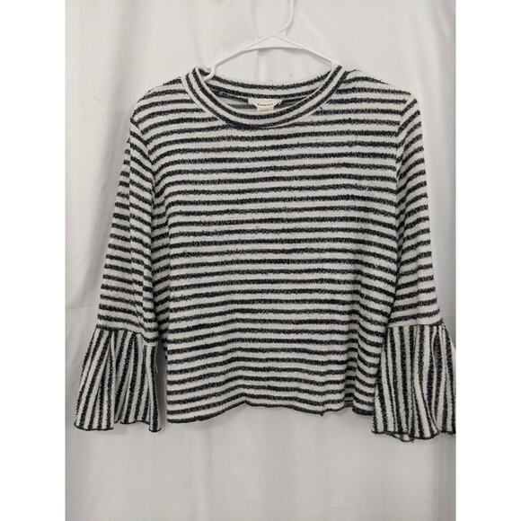 NWOT! URBAN ROMANTICS! WHITE, BLACK BELL SLEEVE NUBBY TEXTURE CROP TOP! SZ L - Picture 2 of 8